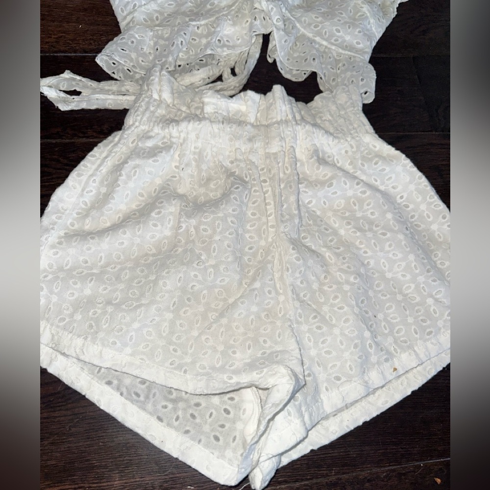Shabby chic eyelet top & shorts set - Picture 6 of 7
